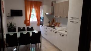 Kuchyň nebo kuchyňský kout v ubytování Accommodation Mamut