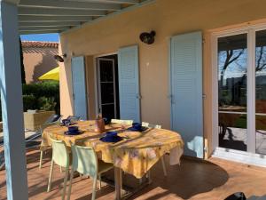 Patio nebo venkovní prostory v ubytování Villa les Coralines