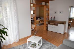 a living room with a couch and a table at Ferienwohnung Gitta in Dietersheim