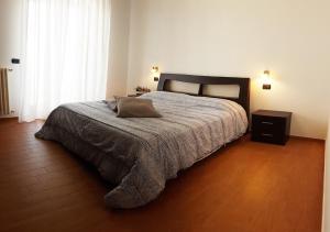 A bed or beds in a room at SeaSide Apartment