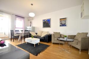 Posezení v ubytování Clean&Cozy Apartments Novi Beograd