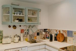 a kitchen with green cabinets and a counter top at Lieblings Platz hytte in Kirburg