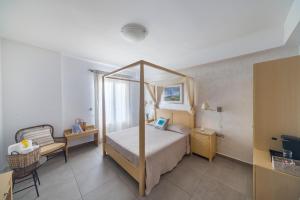 Кровать или кровати в номере Blue Harmony Hotel