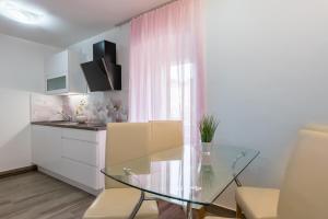 Kuchyň nebo kuchyňský kout v ubytování Apartments Vila DK
