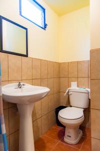 a bathroom with a toilet and a sink at Posada Casa Real in Guatemala