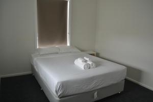 Garden Hotel客房内的一张或多张床位