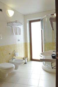 Koupelna v ubytování Hotel Dell'Arpa