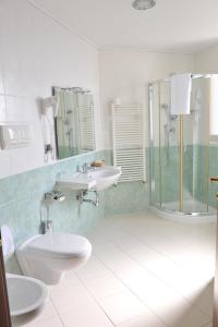 Et badeværelse på Hotel Dell'Arpa