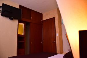 TV a/nebo společenská místnost v ubytování Hotel Suite Azomali