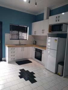 
A kitchen or kitchenette at Kindred Studio Apartments
