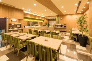 多美迎EXPRESS掛川酒店餐厅或其他用餐的地方