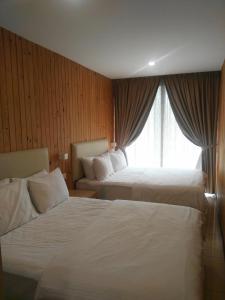 Postel nebo postele na pokoji v ubytování Kluang Container Swimming Pool Hotel