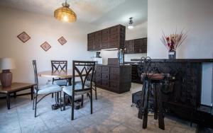 エンセナダにあるHotel Suites Malenaのギャラリーの写真