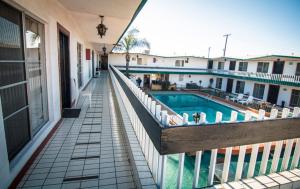 a swimming pool on a balcony of a hotel at Hotel Suites Malena in Ensenada