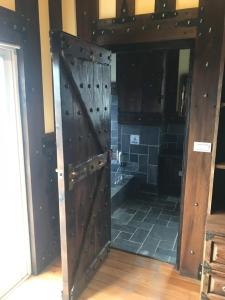 Gambar di galeri bagi Black Forest Manor di Renai