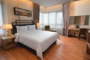 Postel nebo postele na pokoji v ubytování MPalace Hotel KL