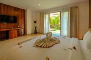 a bedroom with a bed with a decoration on it at Papillon Echo Beach in Canggu