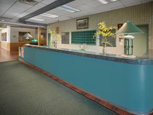 an empty swimming pool in a hospital room with flowers at Crestwood Hotel in Hinton