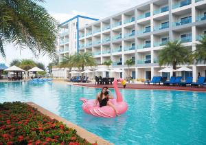 Gallery image of GrandBlue Resort & Beachclub in Mae Pim
