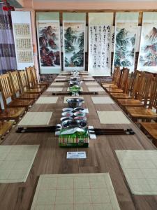 阳朔东岭别墅餐厅或其他用餐的地方
