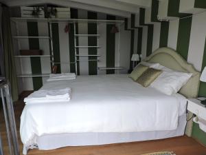 A bed or beds in a room at the green home