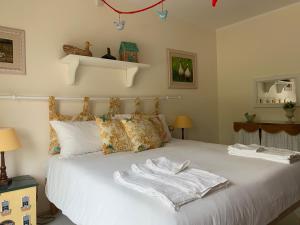 A bed or beds in a room at the green home