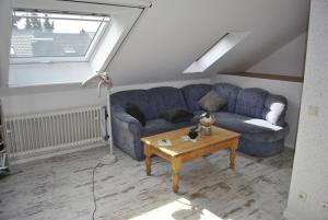 Zona de estar de gemütliche Zimmer im Einfamilienhaus
