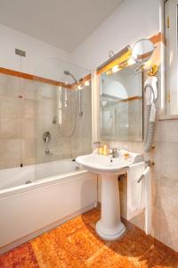 Koupelna v ubytování Hotel Cinquantatre