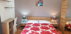Postel nebo postele na pokoji v ubytování Apartments Perina