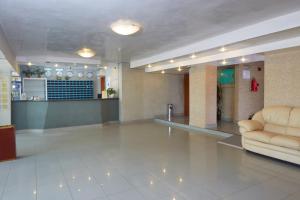 a lobby of a hospital with a waiting room at Hotel Yantra in Sunny Beach +41 photos