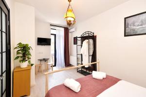 Postel nebo postele na pokoji v ubytování Centre Apartment Old Tbilisi
