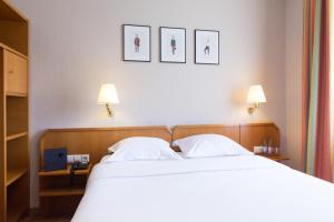 Ένα ή περισσότερα κρεβάτια σε δωμάτιο στο Hotel Perrin - former Carlton