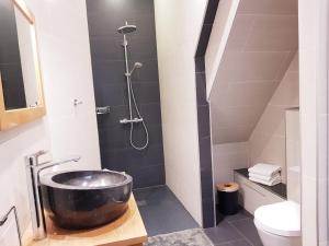 a bathroom with a bath tub and a shower at La Parenthèse in Amboise