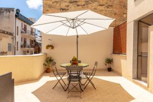 Patio alebo iná vonkajšia časť ubytovania Residenza del Duca - Casteldaccia 2 camere