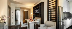 A kitchen or kitchenette at Ramada Plaza by Wyndham Milano
