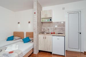Kuchyň nebo kuchyňský kout v ubytování Apartmani Afterglow