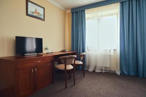 TV a/nebo společenská místnost v ubytování Hotel Patriarshyi