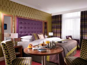 Voodi või voodid majutusasutuse Dublin Skylon Hotel toas
