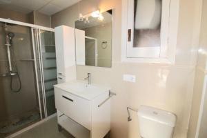 Koupelna v ubytování Appartement Salou LOCARMAR - Toni Brusseles + 27 fotografií
