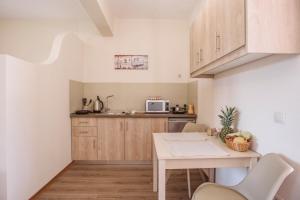 A kitchen or kitchenette at Ale&Ana studios Még 4 kép