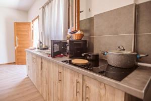 A kitchen or kitchenette at Ale&Ana studios