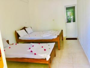 Postel nebo postele na pokoji v ubytování Shashini Beach Resort + 37 fotografií