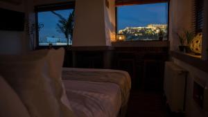 A seating area at Acropolis Eye Loft
