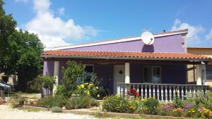 صورة لـ Charming cozy holliday house 2+2 في Valtura