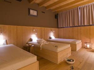 Llit o llits en una habitació de AR Mountains Lodge Villachiara