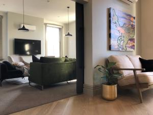 Gallery image of The Burlington Luxury Octagon Apartment in Dunedin
