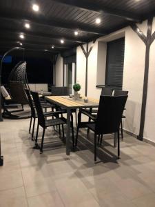 A seating area at Korona Apartman Balatonboglár