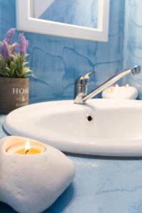 A bathroom at Gardenia Hotel