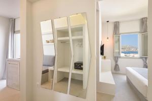 Koupelna v ubytování Peven Suites + 33 fotografií