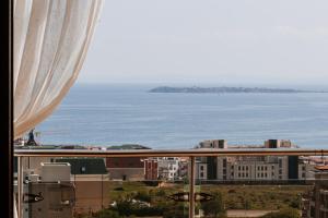 - Balcón con vistas al océano en Red Iguana Hotel, en Sveti Vlas
